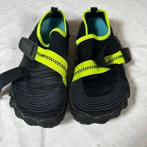 Big kid, boys, girls, water shoes, size 5, black, green